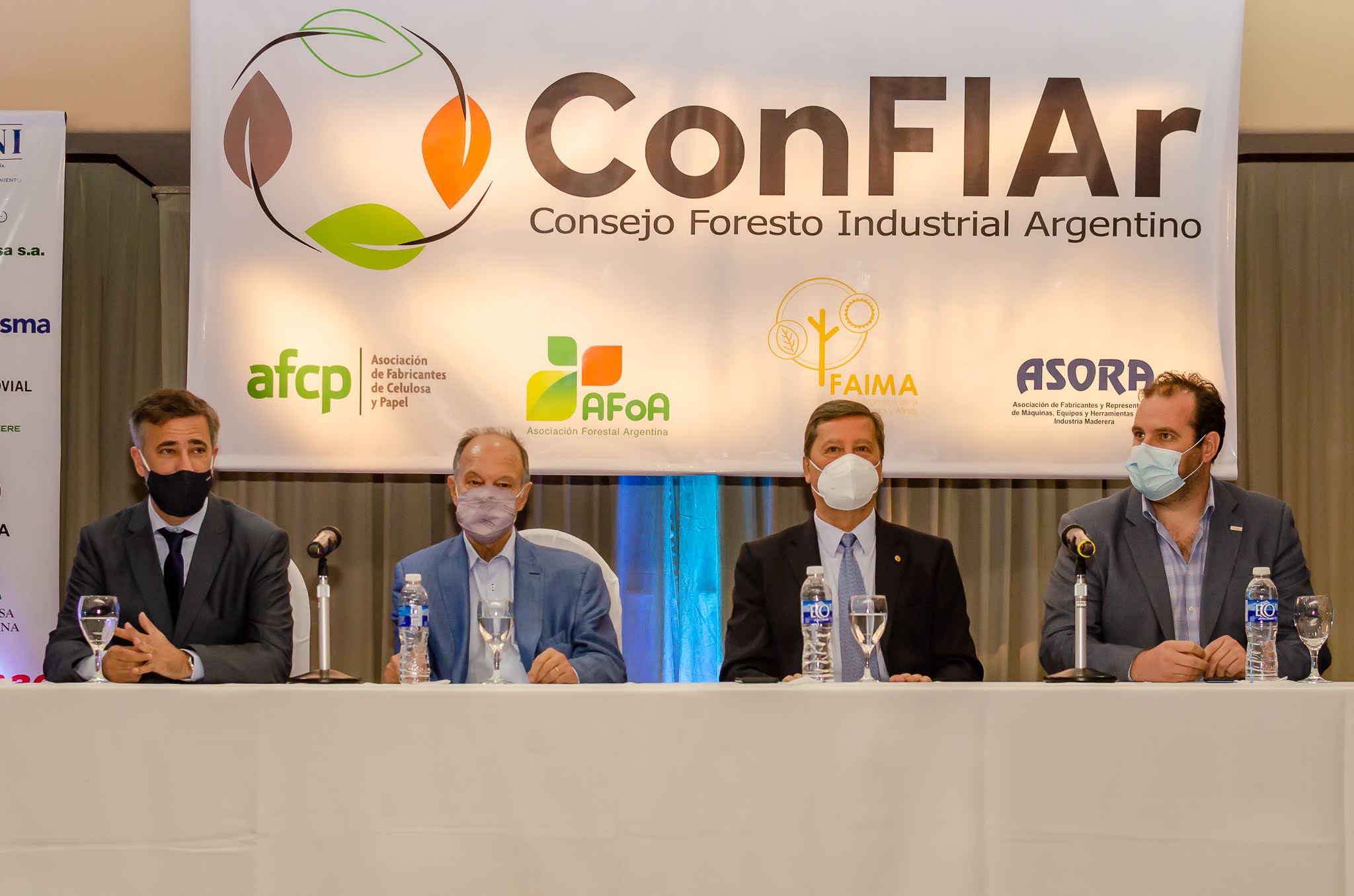Imagen: de izquierda a derecha: Román Queiroz (FAIMA); Osvaldo Vassallo (AFoA); Claudio Terrés (AFCP) y Osvaldo Kovalchuk (ASORA).