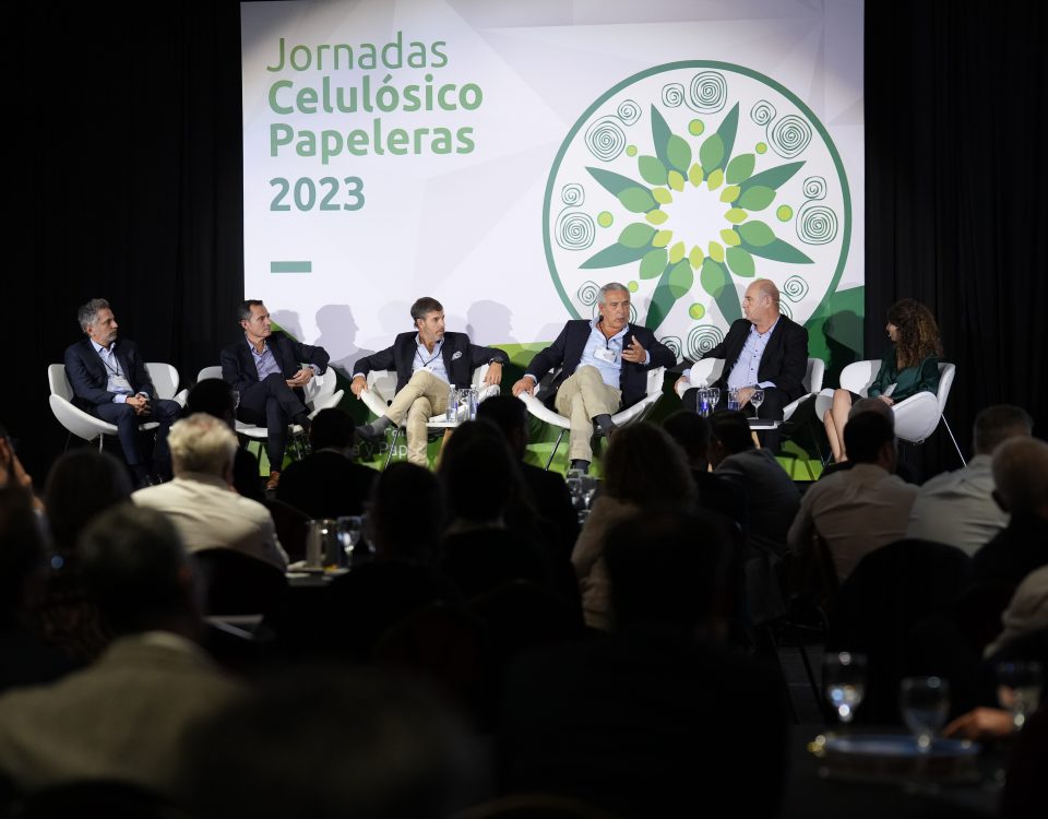 Imagen: Mesa Redonda de CEOS. De izquierda a derecha: Diego Colabardini, Germán Gambini, Javier Goñi, Pablo Ruival, Guillermo Muller y Elizabeth Hutnik.